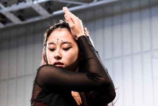 ステージで踊るトーコさん