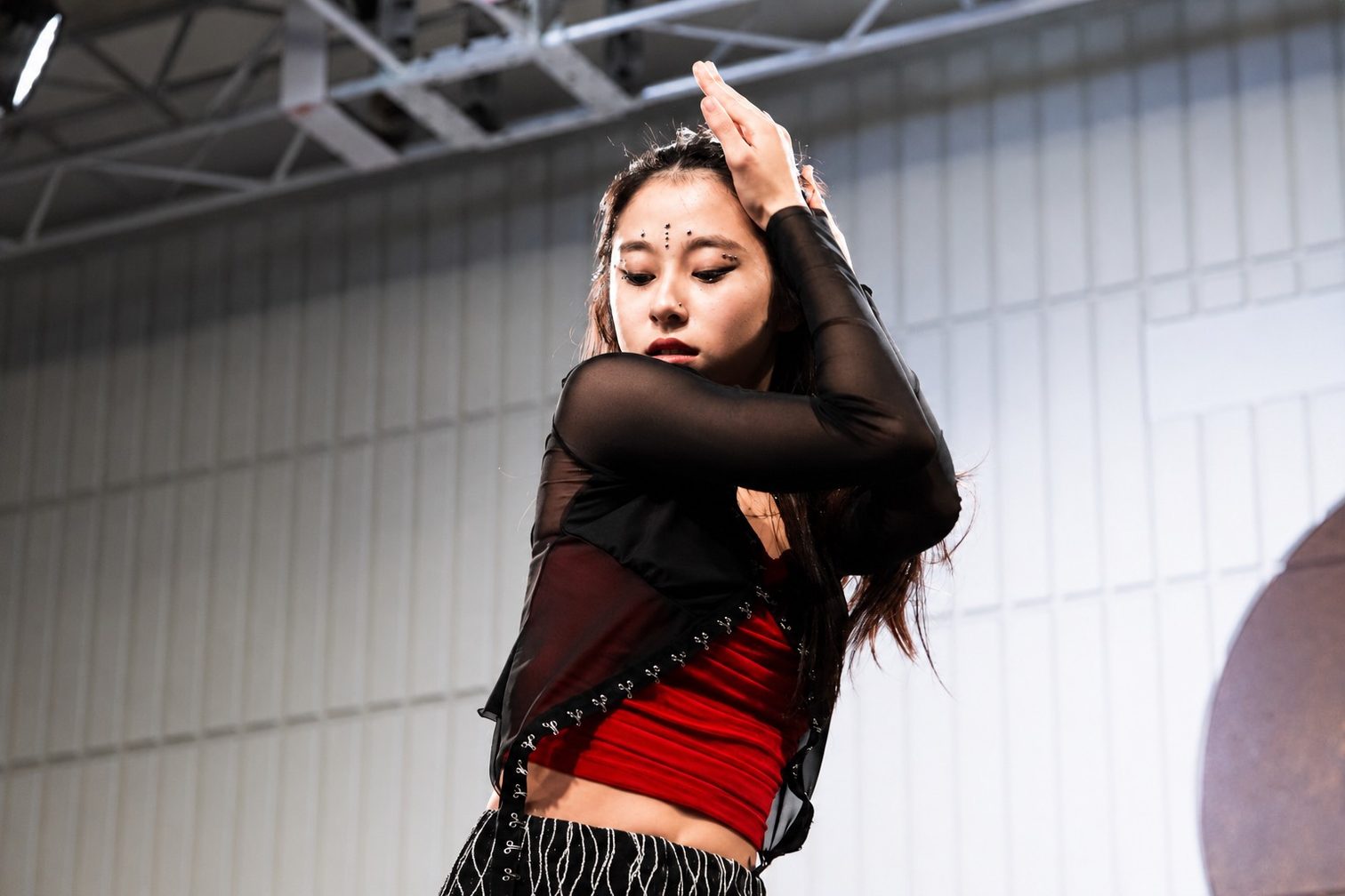 ステージで踊るトーコさん