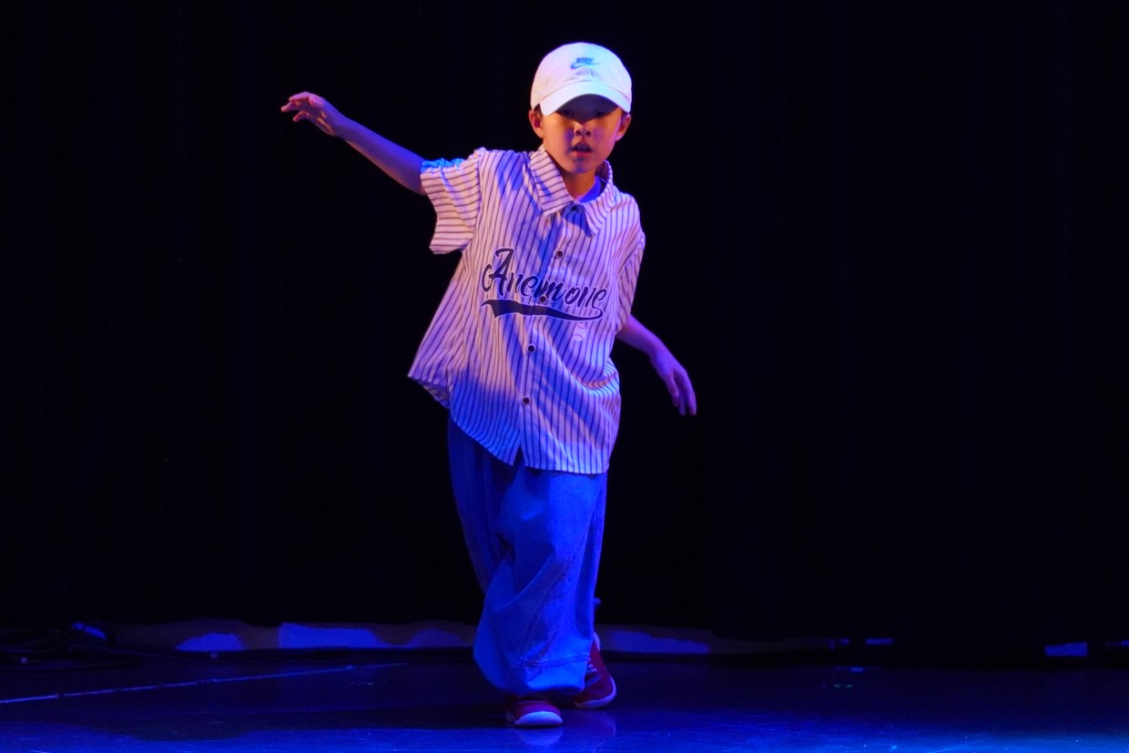 発表会のステージで踊るS.Kさん